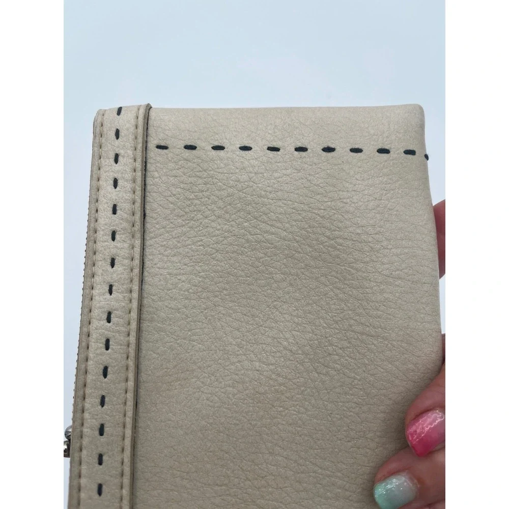 Vintage Beige Pebbled Leather Triple Compartment Kiss Lock Zip Clutch Wallet